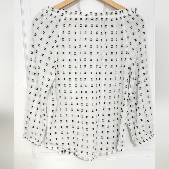 Light Airy Women's Top by Ivanka Trump - Picture 2 of 3